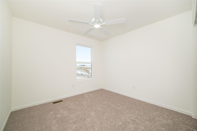 carpeted empty room featuring ceiling fan