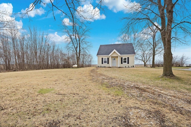 view of front of home with a front lawn