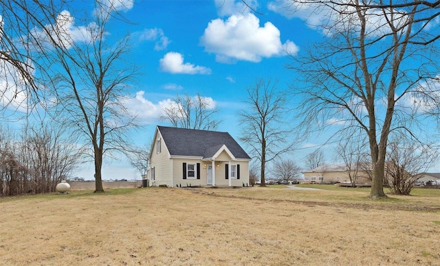 view of front facade with a front yard