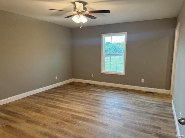 unfurnished room with wood-type flooring and ceiling fan