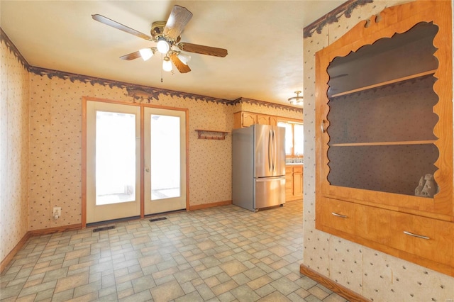 empty room featuring ceiling fan