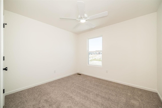 carpeted empty room featuring ceiling fan