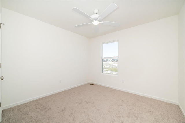 unfurnished room featuring ceiling fan and light colored carpet