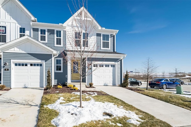 view of front of property featuring a garage