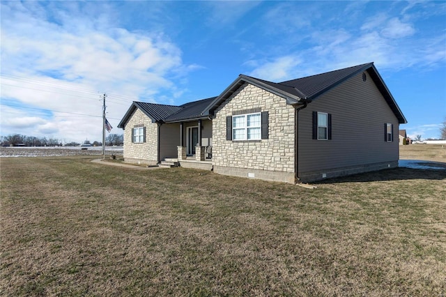 exterior space featuring a front lawn