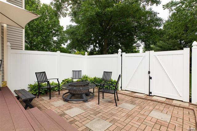 view of patio featuring an outdoor fire pit