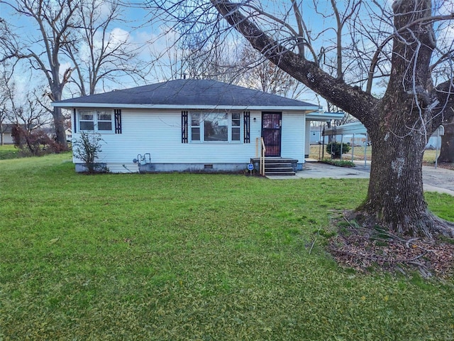 ranch-style home featuring a front lawn