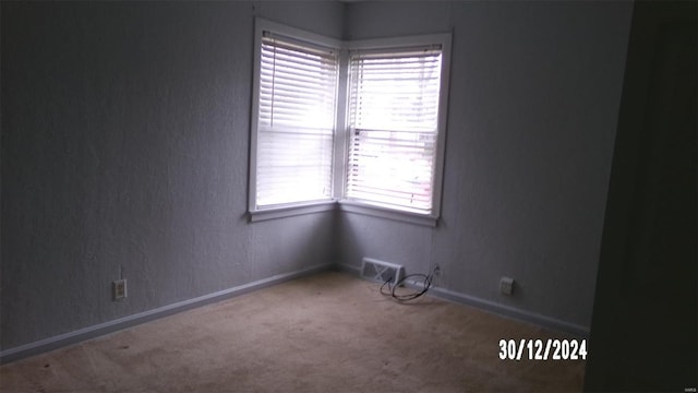 spare room with carpet flooring