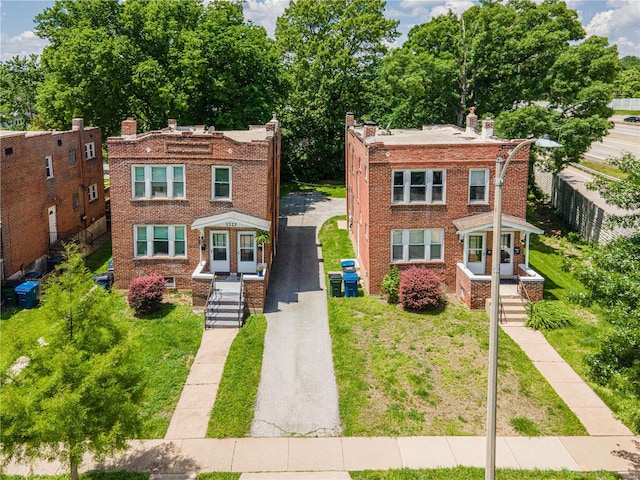 view of front of house with a front yard