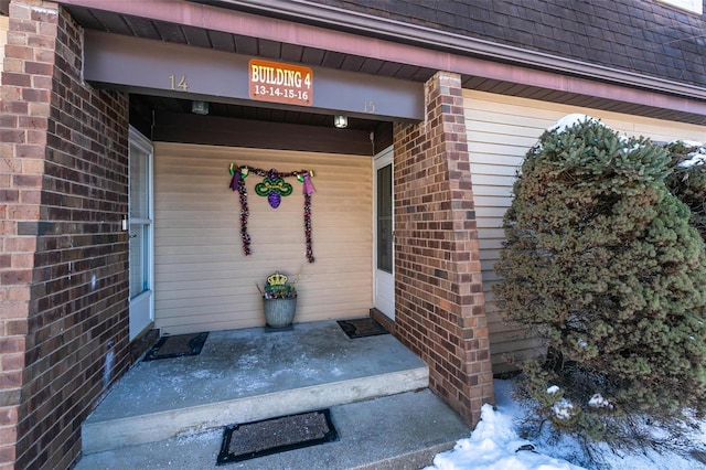 doorway to property with covered porch