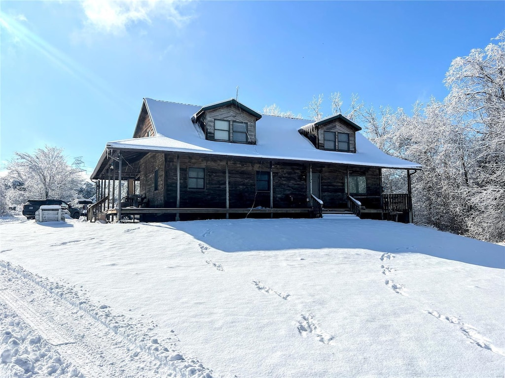 view of front of property featuring a porch