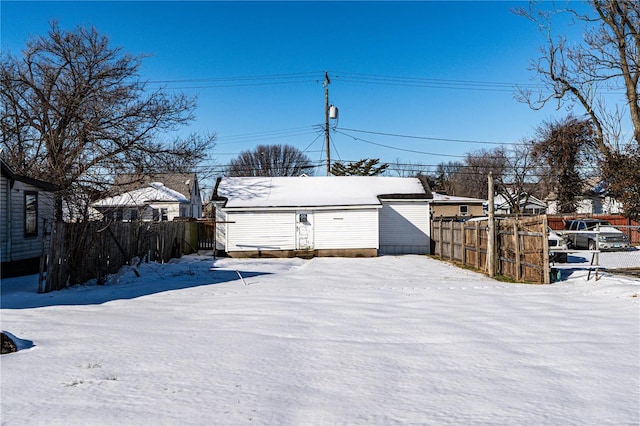 view of yard layered in snow