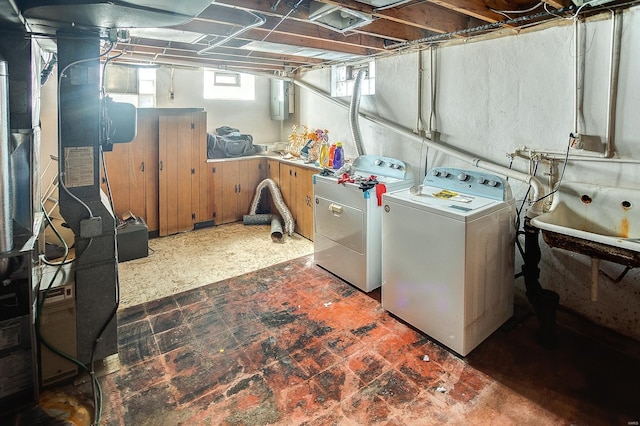 laundry area featuring washer and clothes dryer