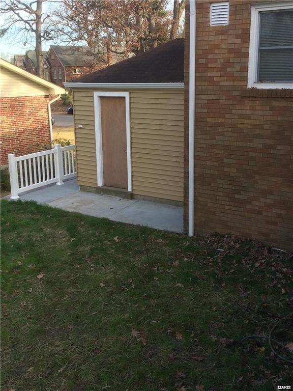 view of outbuilding featuring a yard