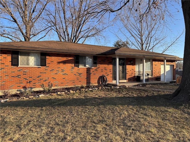 view of front of property featuring a garage and a front lawn