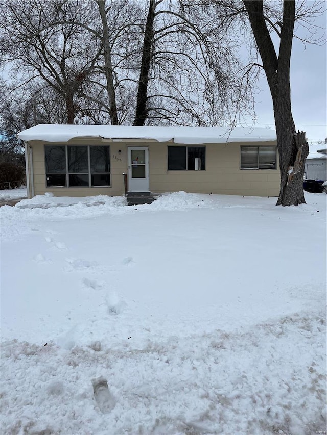 view of front of property