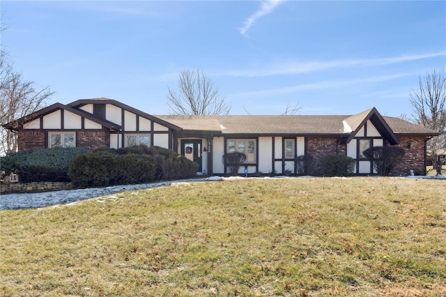 view of front of house featuring a front yard