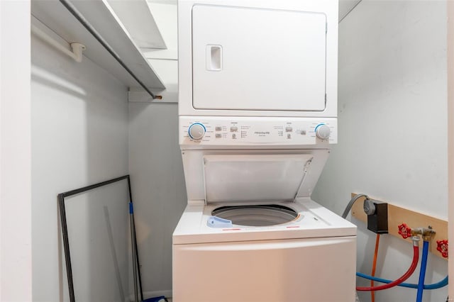 washroom featuring stacked washer / drying machine