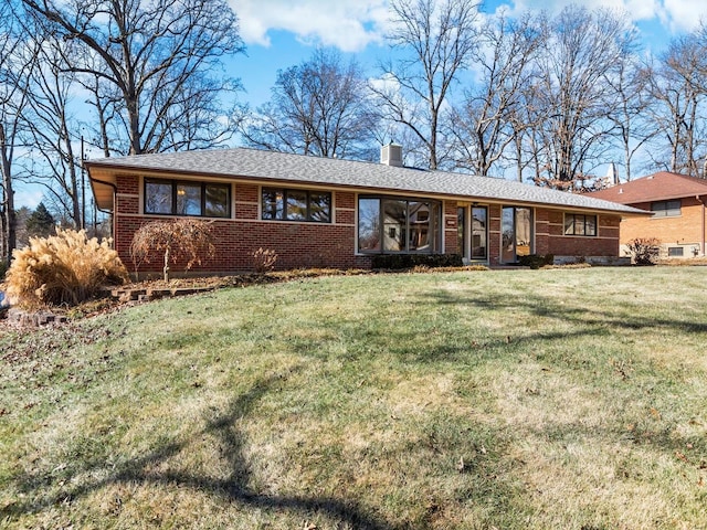 single story home featuring a front lawn