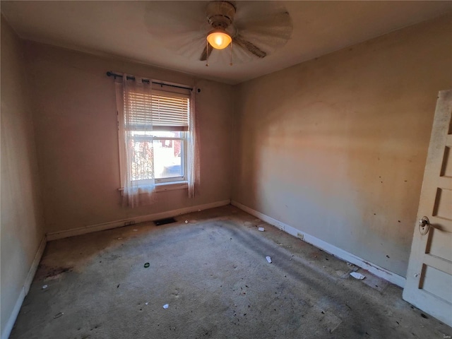 empty room featuring ceiling fan