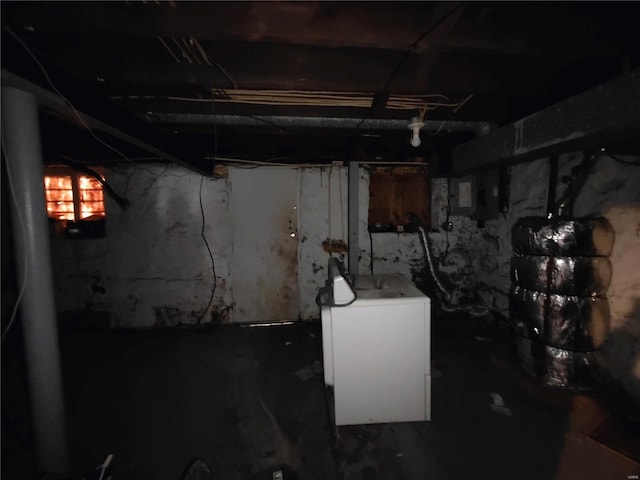 basement featuring washer / clothes dryer