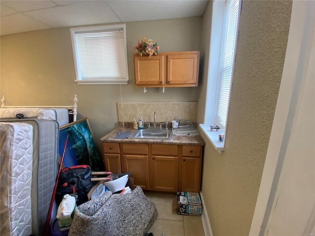 washroom featuring sink and light tile patterned flooring