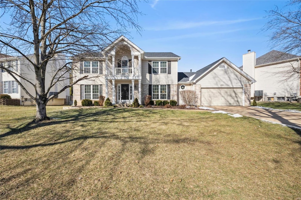 view of front of home featuring a garage and a front yard