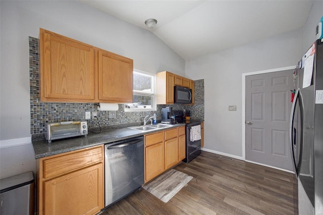 kitchen with sink, vaulted ceiling, tasteful backsplash, dark hardwood / wood-style floors, and black appliances