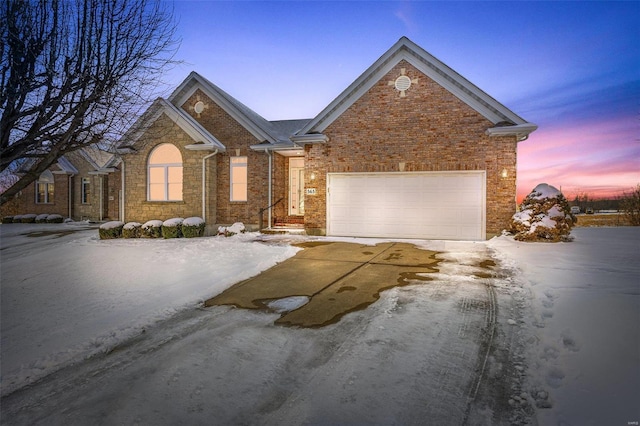 view of front property featuring a garage