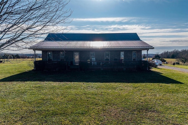 view of front of house with a front yard