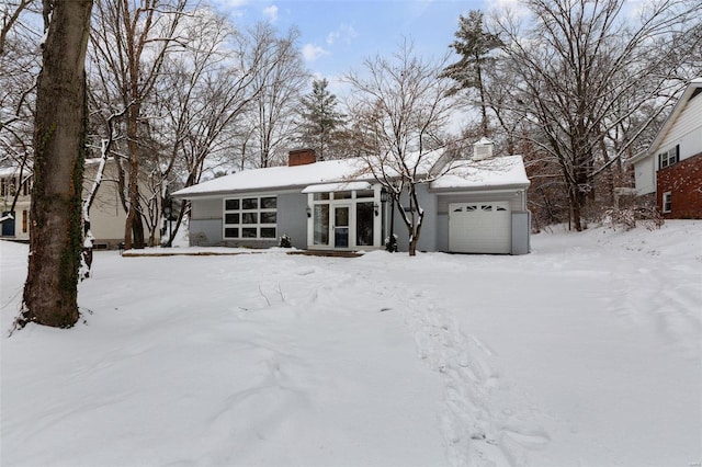 view of front facade with a garage