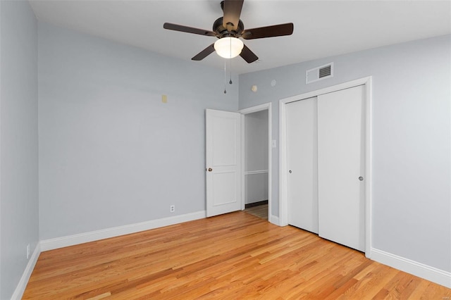 unfurnished bedroom with ceiling fan, light hardwood / wood-style floors, a closet, and lofted ceiling