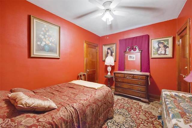 bedroom with ceiling fan