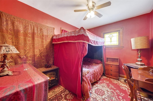 bedroom featuring ceiling fan