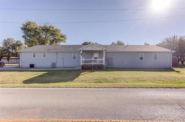 view of front facade with a porch and a front yard