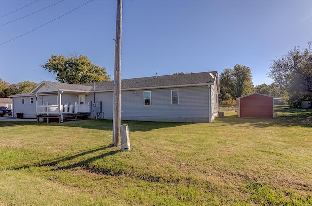 back of house featuring a yard