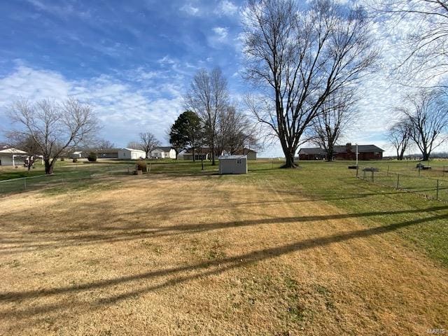 view of yard with a storage unit