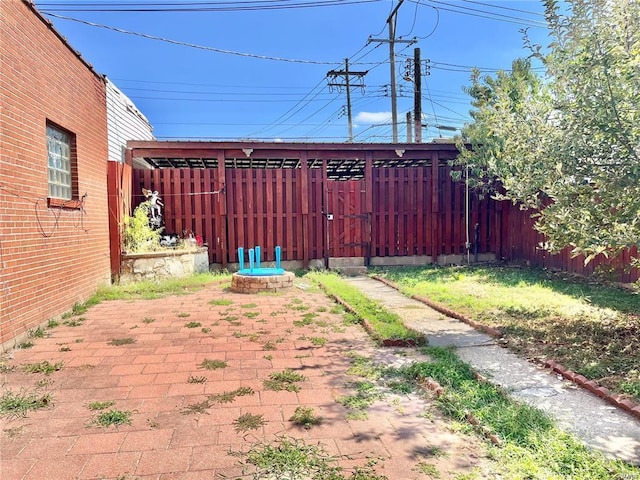 view of yard featuring a patio