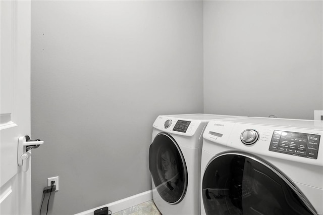 laundry room featuring light tile patterned floors and washing machine and clothes dryer