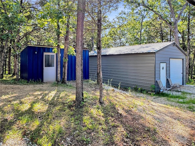 exterior space featuring an outbuilding