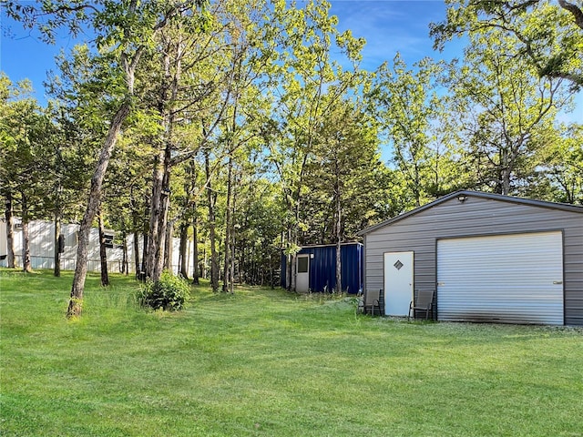 view of yard with an outbuilding and a garage