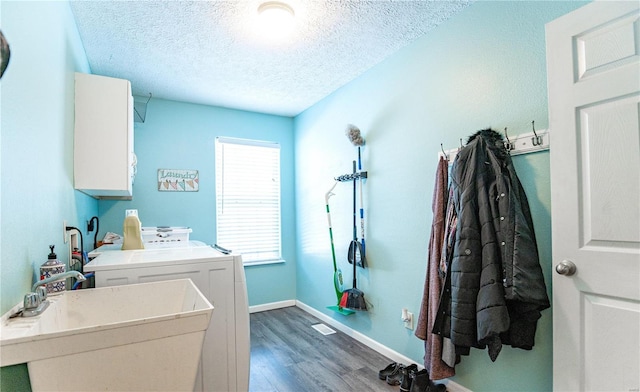 laundry room featuring sink, cabinets, washing machine and dryer, and plenty of natural light