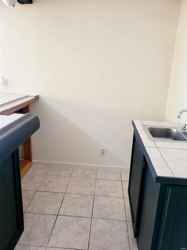 laundry room with sink and light tile patterned floors