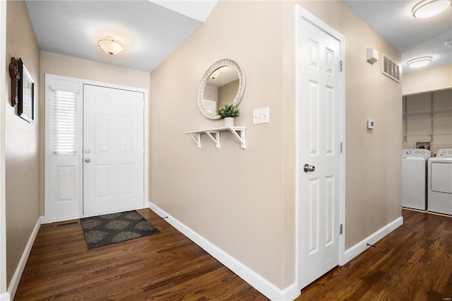 entryway with dark wood-type flooring and washing machine and clothes dryer