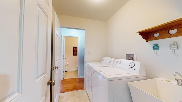 washroom featuring sink and washer and clothes dryer