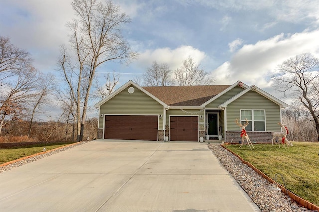 view of front of property featuring a front lawn and a garage