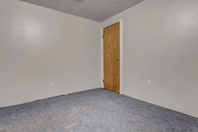 unfurnished room featuring carpet