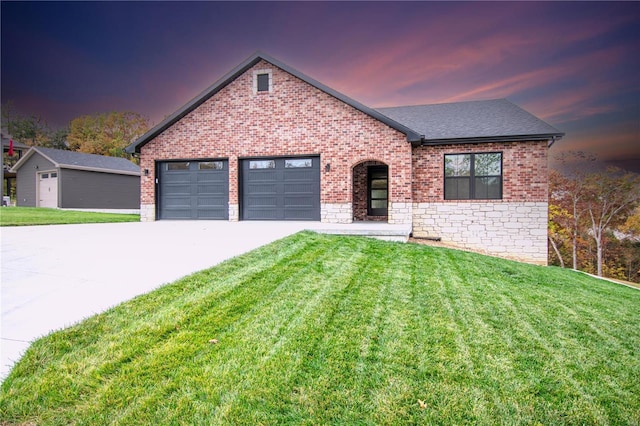 view of front of house featuring a lawn and a garage