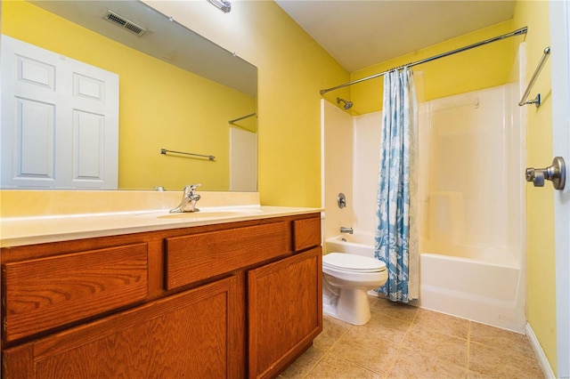 full bathroom with shower / tub combo with curtain, vanity, and toilet