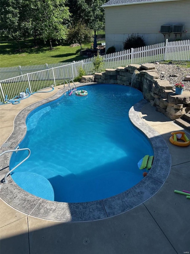 view of pool featuring pool water feature